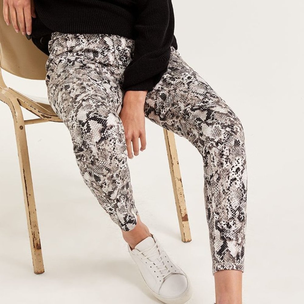 Black and White Snake Print Skinny Leg Jeans in 24 - Picture 3 of 3